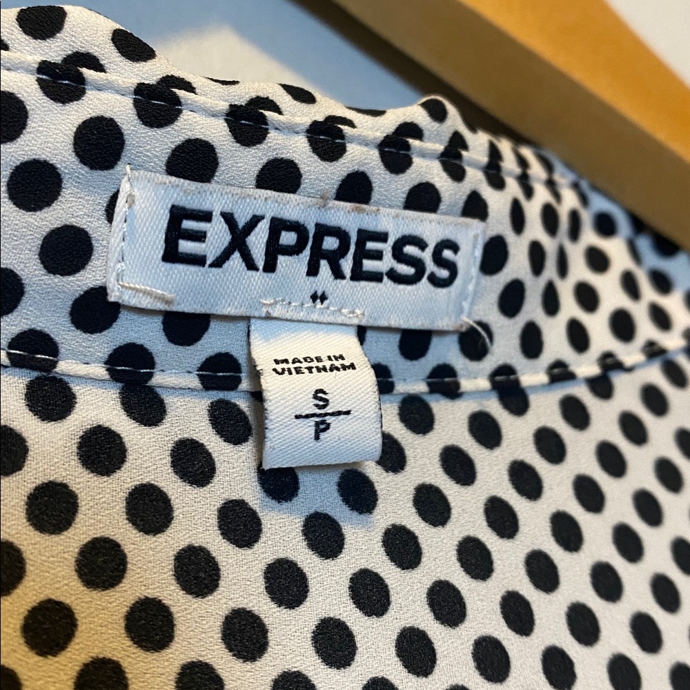 Express Boyfriend Button Up Shirt Women’s Small White Black Polka Dot Roll Tab - Picture 7 of 13
